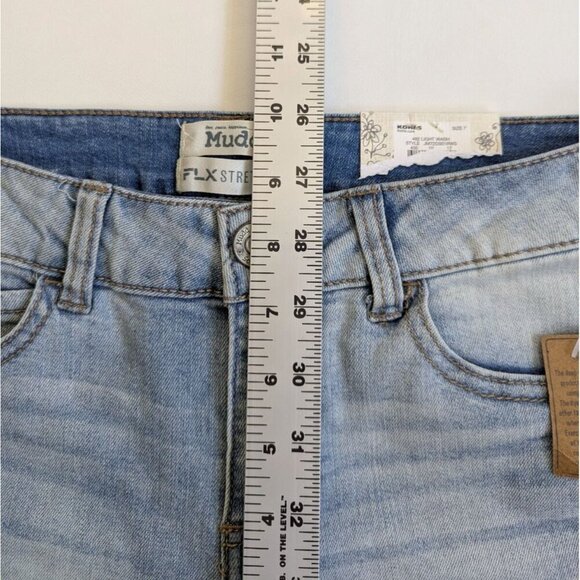 Mudd FLX Shortie Cuffed Shorts Size 7 Low Rise Light Wash Denim NWT - Picture 6 of 7